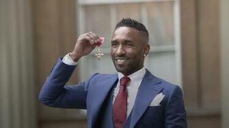 Watch Jermain Defoe Accept Obe At Buckingham Palace And Dedicate