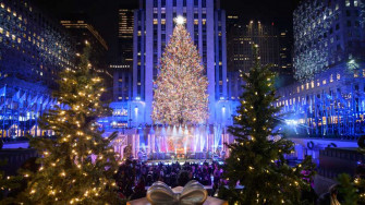Nyc Holiday Shopping Is On But Business Owners Are Anxious Npr