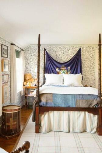 Tom Sheerer Guest Room Spatter Hinson Wallpaper The Glam Pad