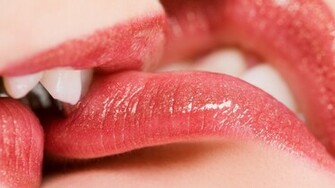 Kissing Lips To X Close