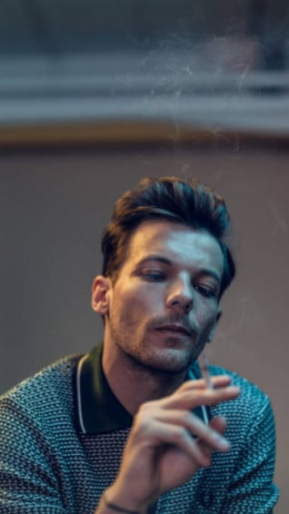 Louis Tomlinson With A Cigarette Hji3yq6eux990w64 Wallpaper