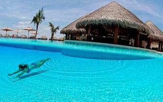 Clear Blue Azure Swimming Pool South Polynesia Wallpaper
