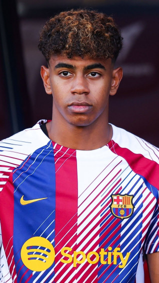 Lamine Yamal Wallpaper