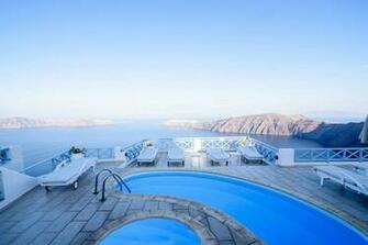 Cliffside Santorini Wallpaper
