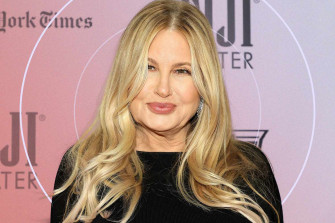 Jennifer Coolidge Still Hasn T Seen Herself In White Lotus