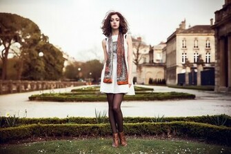 Fashionista Style Lauriane Scarves Photographer Wallpaper