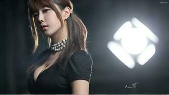 Heo Yun Mi Cute Korean Girl In Black Dress Side Pose Wallpaper