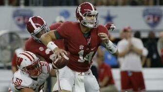 Alabama Running Back Derrick Henry Is In The Background Ap Photo