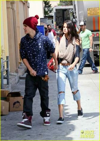 Justin Bieber Selena Gomez Panera Pair Photo