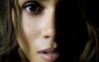 Halle Berry Widescreen Wallpaper