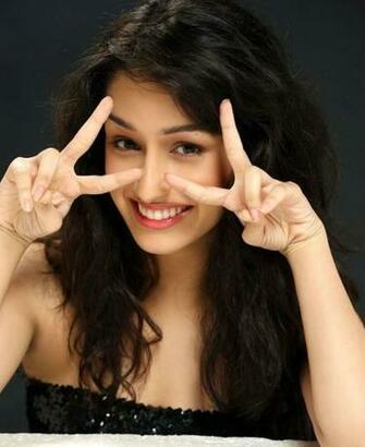 Shraddha Kapoor Smiling Sexy Wallpaper Shradhha