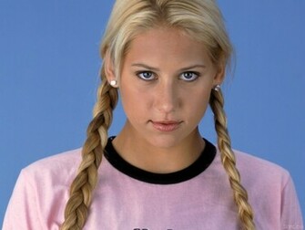 Sexy Tennis Star Anna Kournikova Wallpaper
