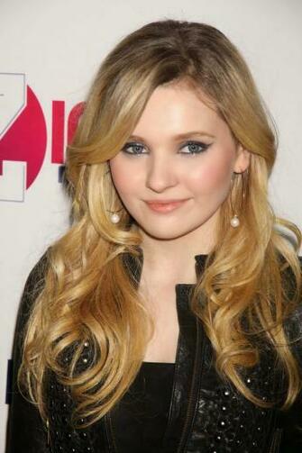 Celebrity Photos Abigail Breslin Hot And Sexy Wallpaper