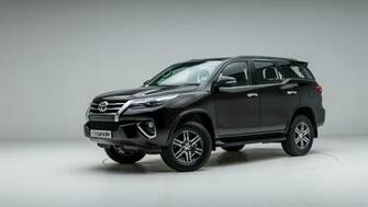 Toyota Fortuner Image Interior Exterior Photo Gallery Carwale