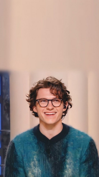 Tom Holland Wallpaper