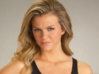 Brooklyn Decker Wallpaper