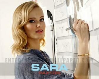 Sara Paxton Aquamarine Eye Makeup Wallpaper