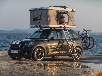 Mini Cooper S Countryman All4 Accessorized Wallpaper