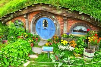 Kenny Small On Hobbiton Film Set