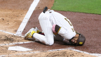 Padres Star Fernando Tatis Jr Dislocates Shoulder On Swing Wntz