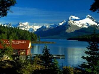 Wallpaper Background Boat House Maligne Lake Jasper Alberta Canada