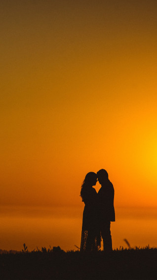 4k HD Couple Wallpaper For iPhone