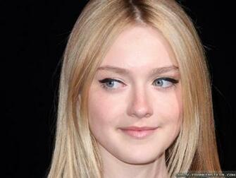 Dakota Fanning HD Desktop Wallpaper
