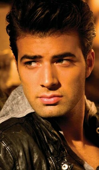 Celebrity Photo Jencarlos Canela Vote