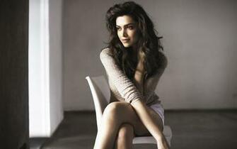 Deepika Padukone Hot Wallpaper HD