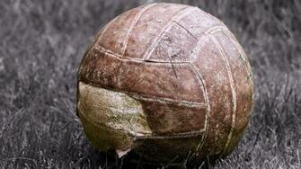 Wallpaper Ball Football Old Ragged Full HD
