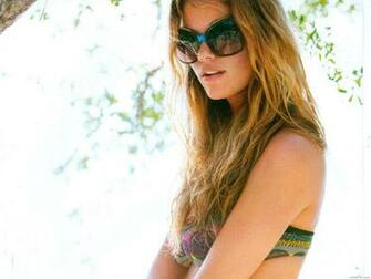 Brooklyn Decker Wallpaper