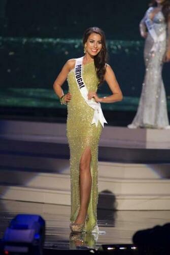 Miss Universe Apple Top Wallpaper Girls