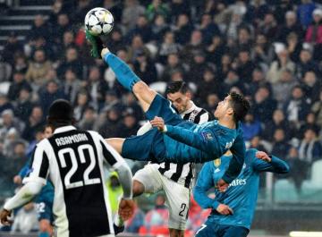 Cristiano Ronaldo S Stunning Bicycle Kick Goal Helps Real Madrid