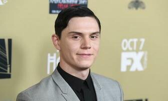 Evan Peters Computer Wallpaper