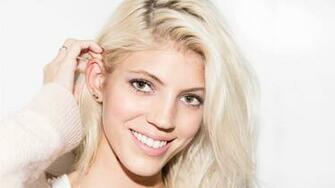 Devon Windsor Smile Wallpaper