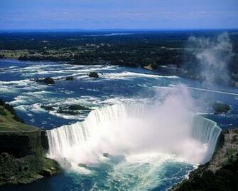 Beautiful Niagra Fall X Close