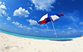 Mixed White Sand Beach Umbrella Wallpaper User