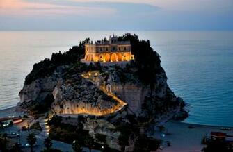 White Castle On Mountain Tropea Vibo Valentia HD Wallpaper