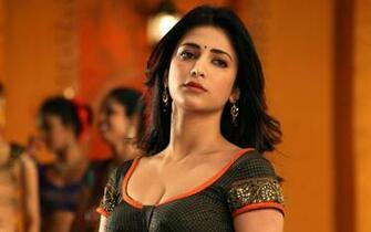 Actress Shruti Hassan Cute Wide Screen HD Wallpaper