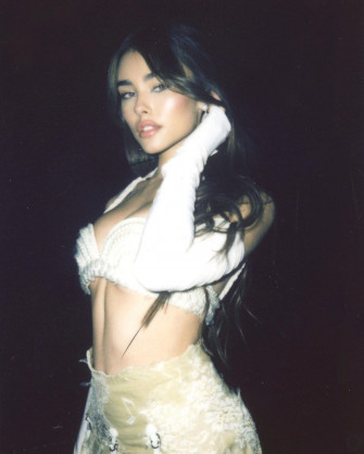 Madison Beer At A Photoshoot March Wallpaper