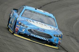 Kevin Harvick S Winning Streak Ends In Early Crash At Fontana