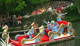 San Antonio Fiesta Flambeau Night Parade Alamo Grandstands