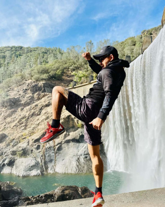 Song Yadong Training At Lake Clementine Wallpaper