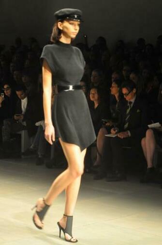Front Row Anna Dello Russo Julia Restoin Roitfeld And Erin O Connor