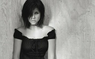 Tiffani Thiessen Hollywood Actress Glamour Wallpaper