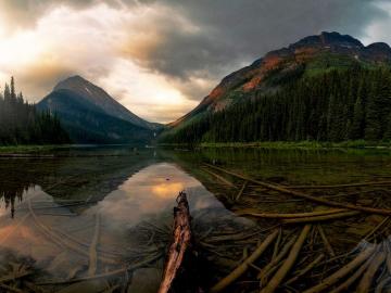 Sunrise Jasper Mountain Lake In The Canadian Rockies 4k Ultra HD