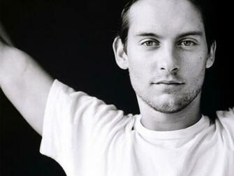 Tobey Maguire Black And White Wallpaper Cloudpix
