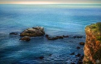 Small Cliff In The Sea Background High Quality Background