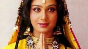 Meenakshi Seshadri Age Husband Family Children Biography