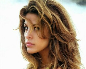 Eva Mendes Background